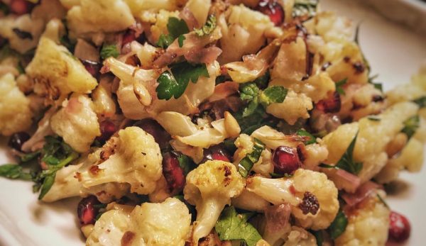 Σαλάτα με Ψητό Κουνουπίδι, Blue Cheese, Μυρωδικά και Ρόδι