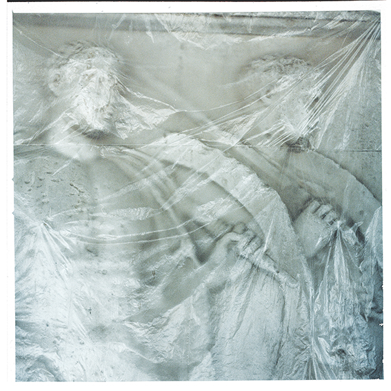 Γιάννης Καρπούζης γλυπτό Ancient soldiers wrapped in cellophane