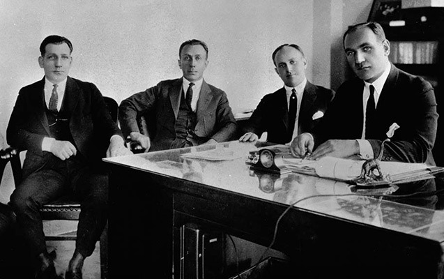 1923