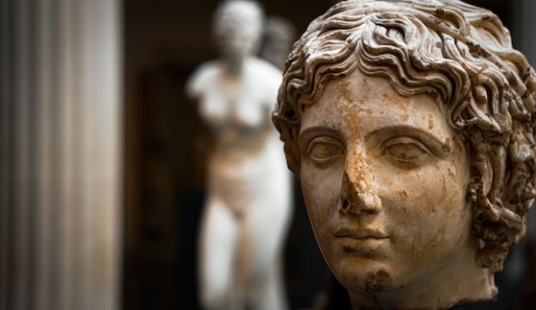 Ιστορίες φαντασμάτων και γυναικείας ερωτικής επιθυμίας από την αρχαιότητα